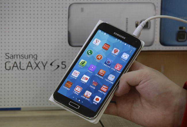 Apple loses bid to block sales of Samsung phones - image