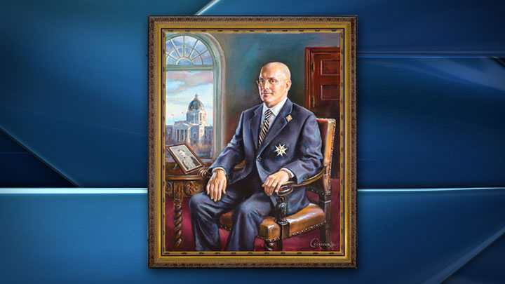 The province of Saskatchewan officially unveiled the portrait of former Lieutenant Governor Dr. Gordon Barnhart at the Legislative Building on Monday.