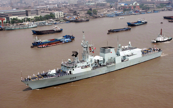 Canadian Royal Navy ship HMCS Regina cruises in the Huangpu River in Shanghai, China, Tuesday Aug. 15, 2006. 