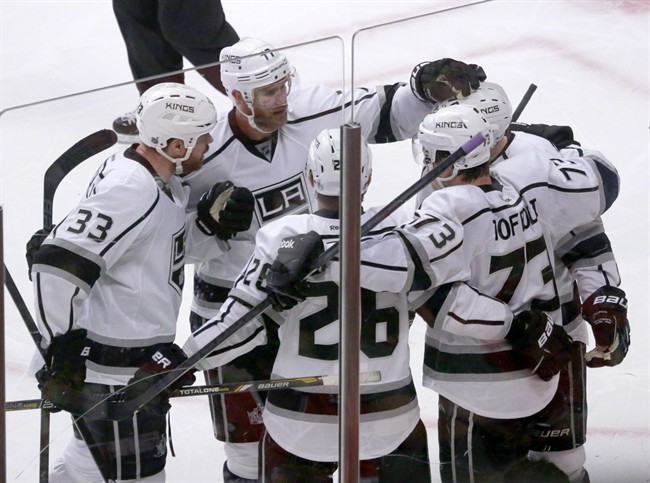 Kings rally past Blackhawks 6-2 in Game 2 - image