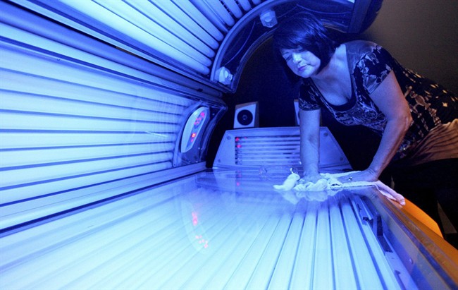 Alberta urged to enact ban on young people using indoor tanning beds - image
