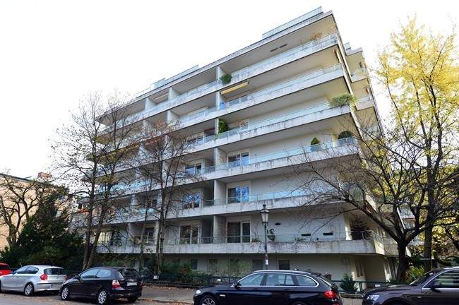 FILE - In this Nov. 4, 2013 file photo cars are parked outside the apartment building in Munich, Germany, where more than 1,400 artworks were found in the apartment of collector Cornelius Gurlitt. Gurlitt, a reclusive German collector whose long-secret hoard of well over 1,000 artworks triggered an international uproar over the fate of art looted by the Nazis, died Tuesday, May 6, 2014. He was 81.