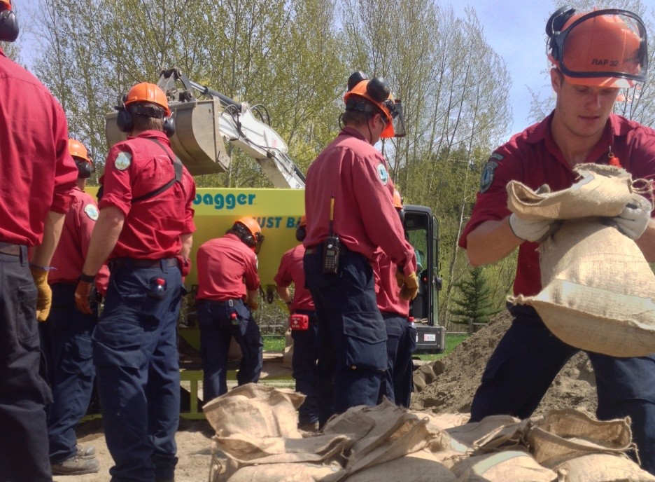 BC Wildfire crews assist with sandbag creation in Lumby to help the community prepare for flooding. 