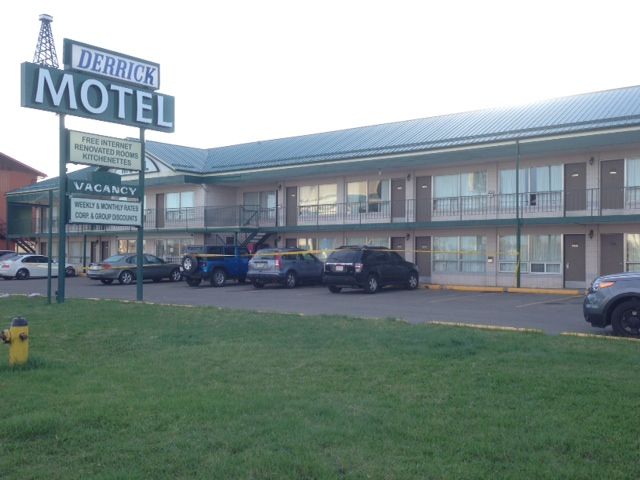 Police tap surrounds a south Edmonton motel after a man is stabbed, Wednesday, May 21, 2014. 