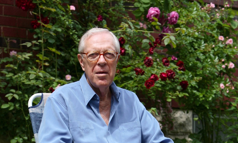Knowlton Nash at his home in Toronto on Wednesday June 21, 2006. Former CBC anchor Knowlton Nash has died at the age of 86. THE CANADIAN PRESS/ Frank Gunn.