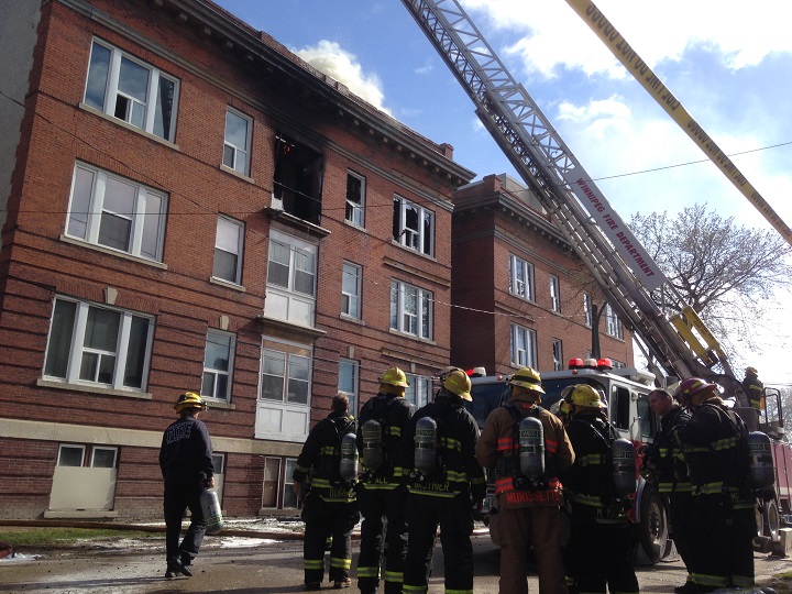 Firefighters douse Osborne apartment fire - Winnipeg | Globalnews.ca