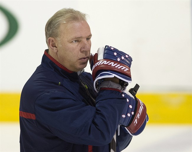 Habs coach shuffles lines at practice - image