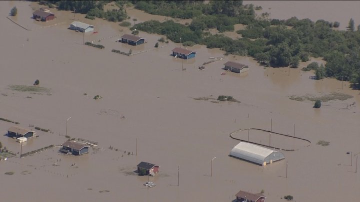 12 memorable images of the 2013 flood on the Siksika Nation | Globalnews.ca