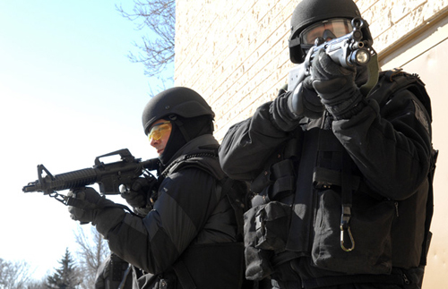 Повече от 42 000 в брой и 1 6 кг предполагаем