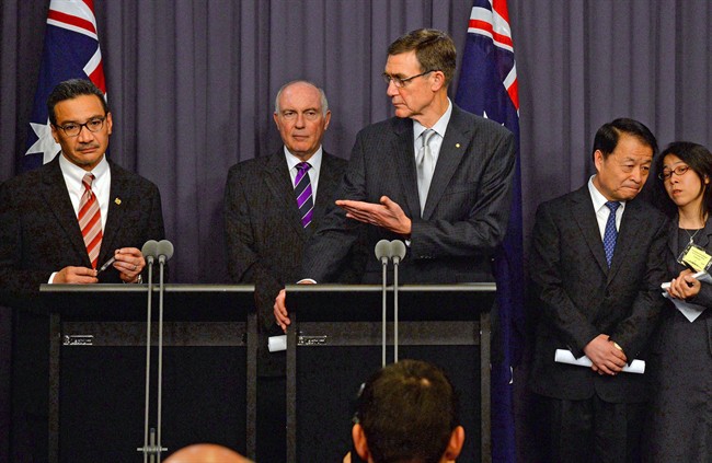Australia's Transport Minister Warren Truss, second from left, Malaysia's acting Transport Minister Hishammuddin Hussein, left, and China's Transport Minister Yang Chuantang, second from right, attend a press conference for the nearly two-month-old hunt for the missing Malaysian jet with search coordinator Angus Houston, center, in Canberra, Australia, Monday, May 5, 2014.