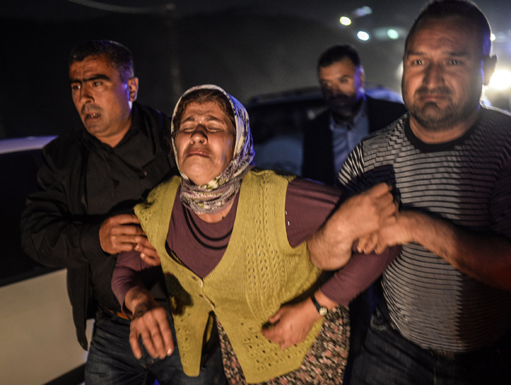 People cry after their relatives died in an explosion in Manisa on May 13, 2014.