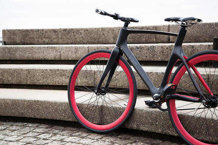 Vanhawks Valour | First ever connected carbon fibre bicycle.