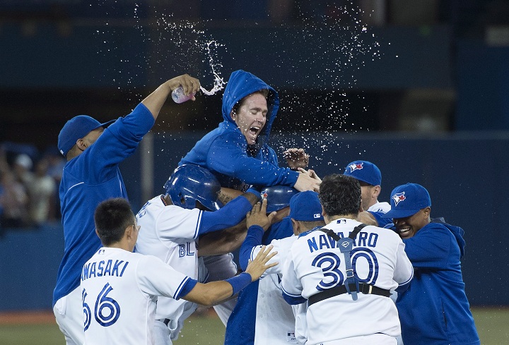 Kawasaki's double gives Toronto walk-off win 