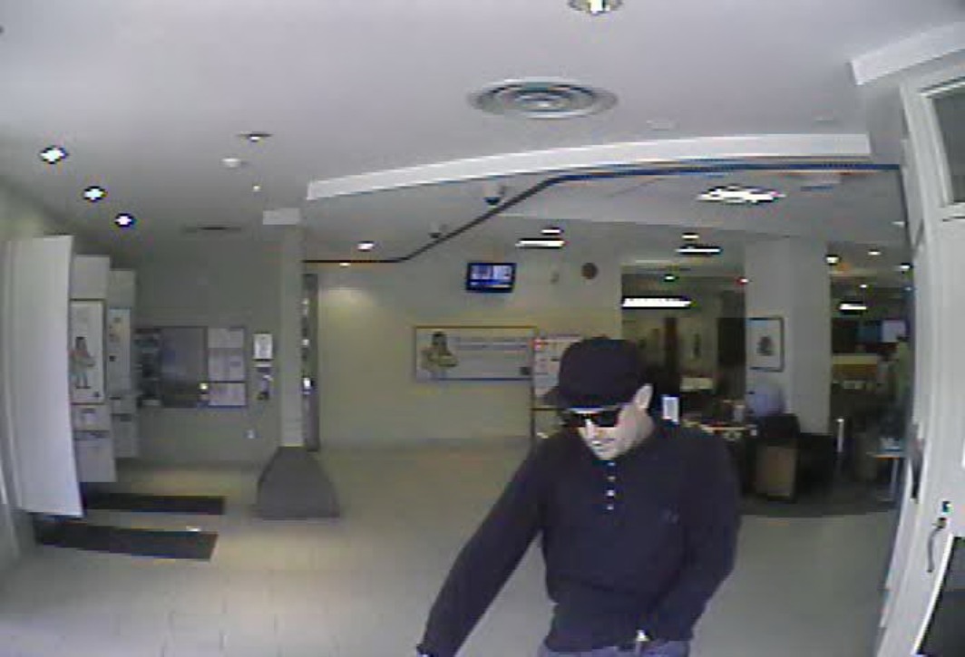 Kelowna RCMP searching for suspect in CIBC robbery - image
