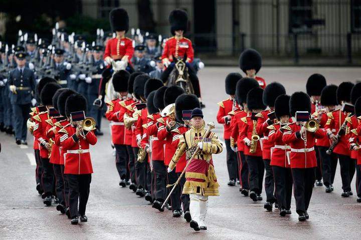 PHOTOS: Queen Elizabeth II unveils British gov’t plan, new state coach ...