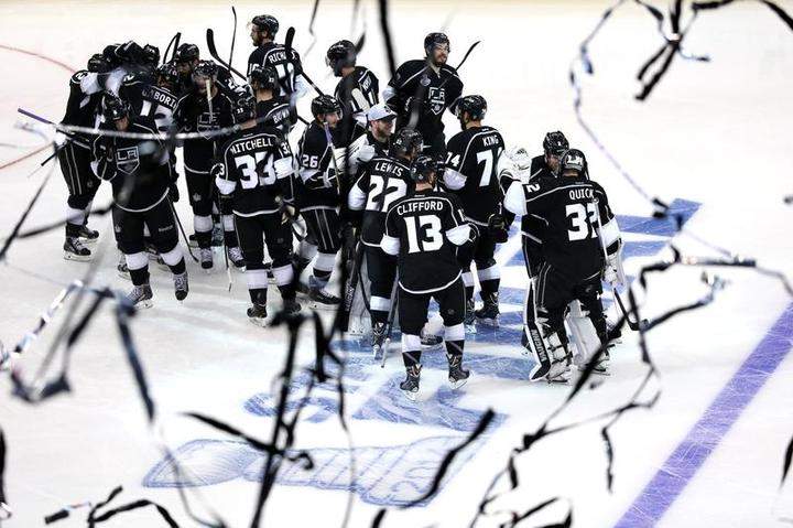Kings rally to edge Rangers in Game 1 of Cup - National | Globalnews.ca