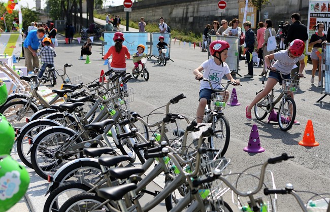 Kid-sized bike share Giving it a spin in Paris