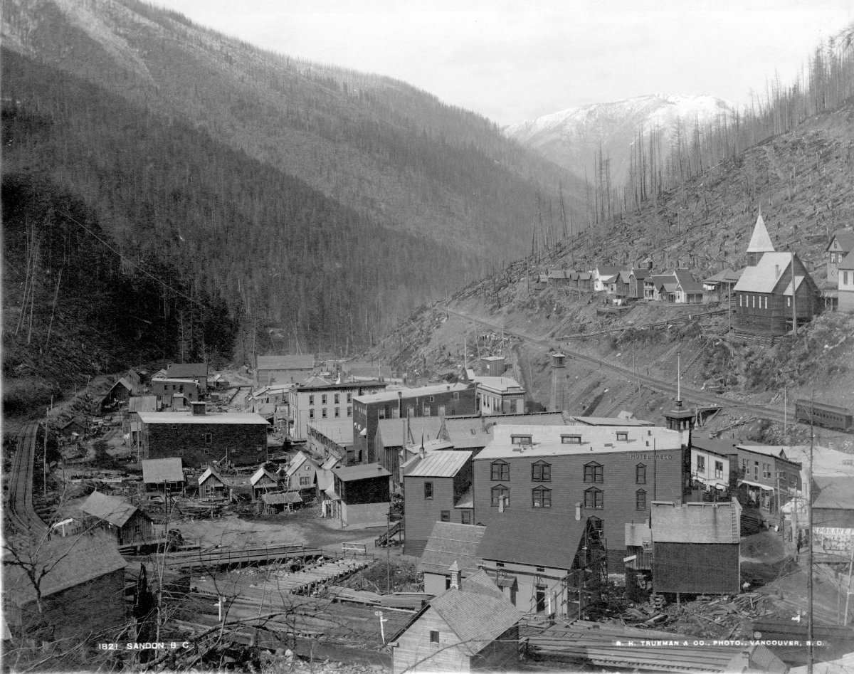 Ghost Town Mysteries: The old trolley buses of Sandon, B.C. | Globalnews.ca