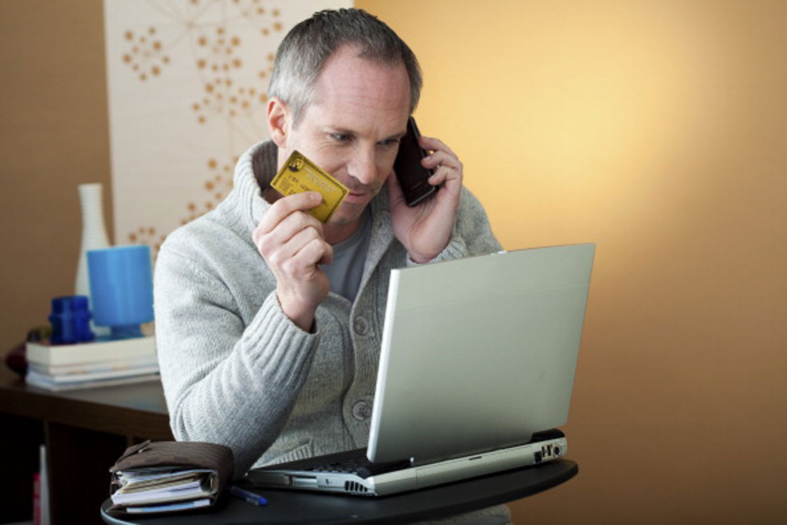 E-commerce, or purchasing goods over the Internet, climbed by more than 11 per cent last year in Canada, Statscan said Wednesday.