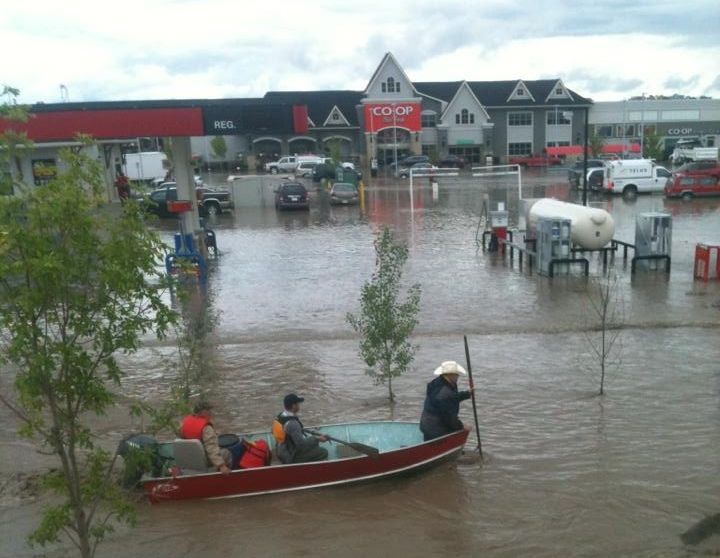 Flooding in High River. Courtesy of Shawn Wiebe.