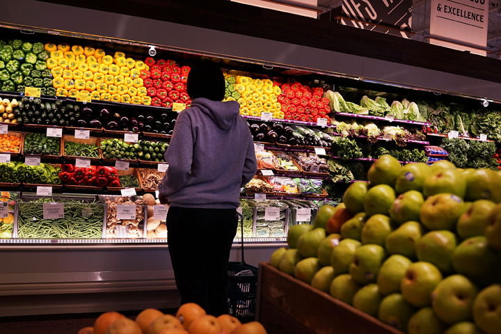 In an ideal world, we'd eat food that was fresh and tastes good -- but a new poll shows that Canadians are much more concerned with food prices than taste when at the grocery store.