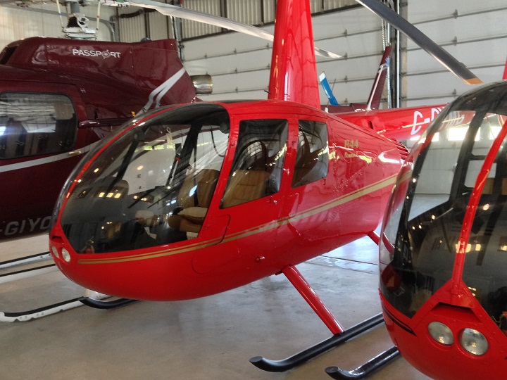 The type of helicopter used in both Quebec jailbreaks appears to be the same: a Robinson R-44.