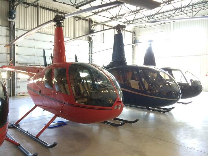 The type of helicopter used in both Quebec jailbreaks appears to be the same: a Robinson R-44.