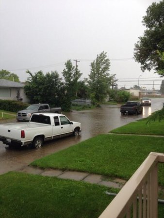 Flooding, highway closures as heavy rain pounds Prairies | Globalnews.ca