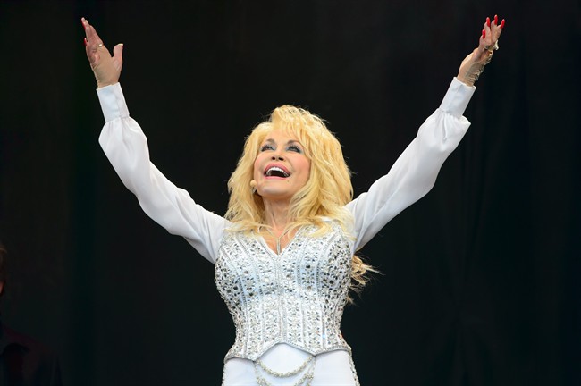 U.S singer Dolly Parton performs at Glastonbury music festival, England, Sunday, June 29, 2014. The legendary country singer will be returning to Canada to perform for the first time in over 20 years this fall.