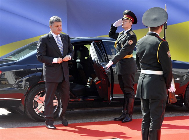 Ukrainian Petro Poroshenko arrives in parliament for the inauguration ceremony in Kiev, Ukraine, Saturday, June 7, 2014.