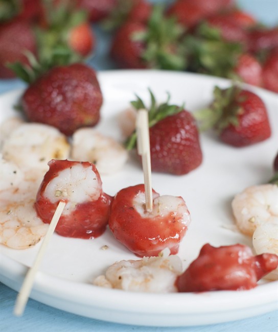 Fruity shrimp cocktail suited for a summer picnic