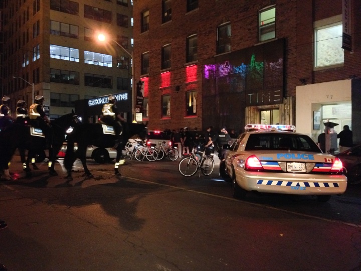 Two people injured in downtown Toronto stabbing - Toronto | Globalnews.ca