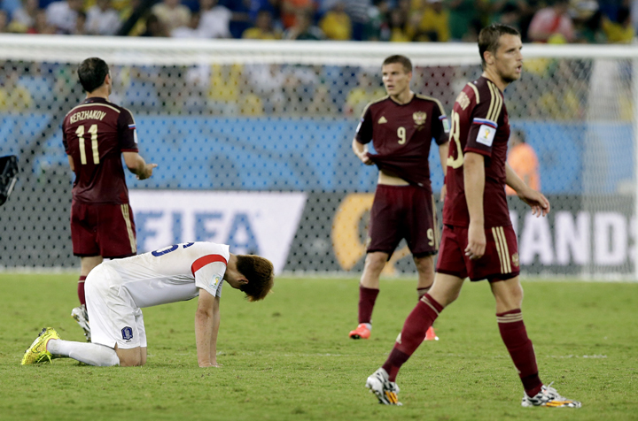 South Korea's Ki Sung-yueng sinks to his knees at the end of the group H World Cup soccer match between Russia and South Korea at the Arena Pantanal in Cuiaba, Brazil, Tuesday, June 17, 2014. 