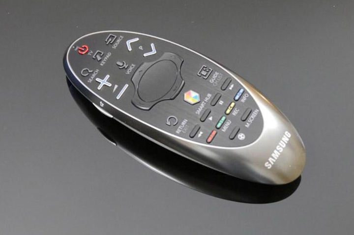 Samsung Curve TV remote control is smart and NFC capable