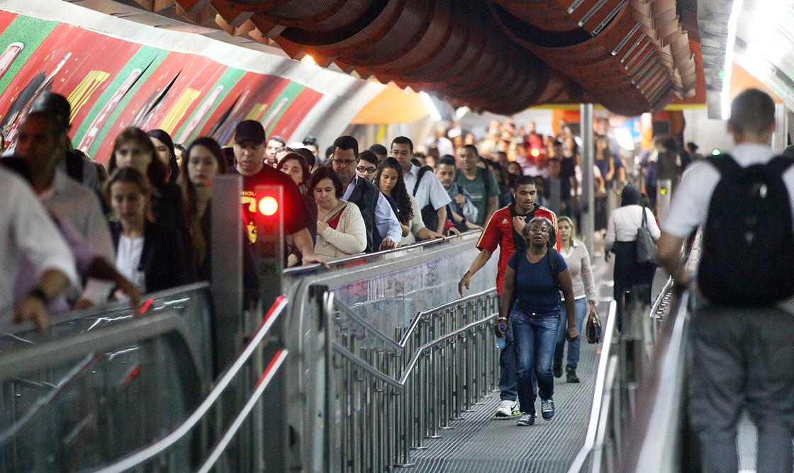 SAO PAULO, BRAZIL - JUNE 09: Commuters walk to transfer to an open metro station during a tangled morning commute on June 9, 2014 in Sao Paulo, Brazil. Metro workers have entered their fifth day of a strike in the city leaving most metro stations closed and causing major traffic jams. The opening match for the 2014 World Cup is June 12 when Brazil takes on Croatia. (Photo by Mario Tama/Getty Images)