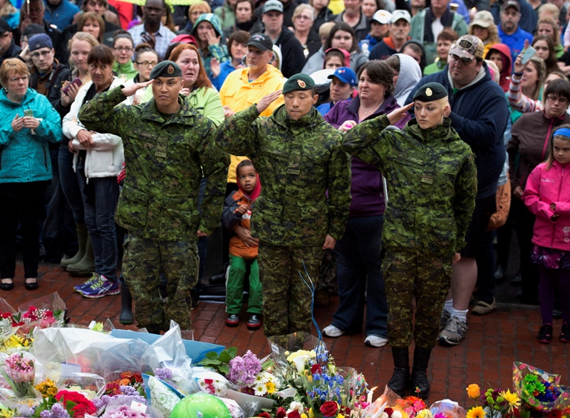 Moncton Shooting: Hundreds Attend Vigil For Fallen RCMP Officers ...