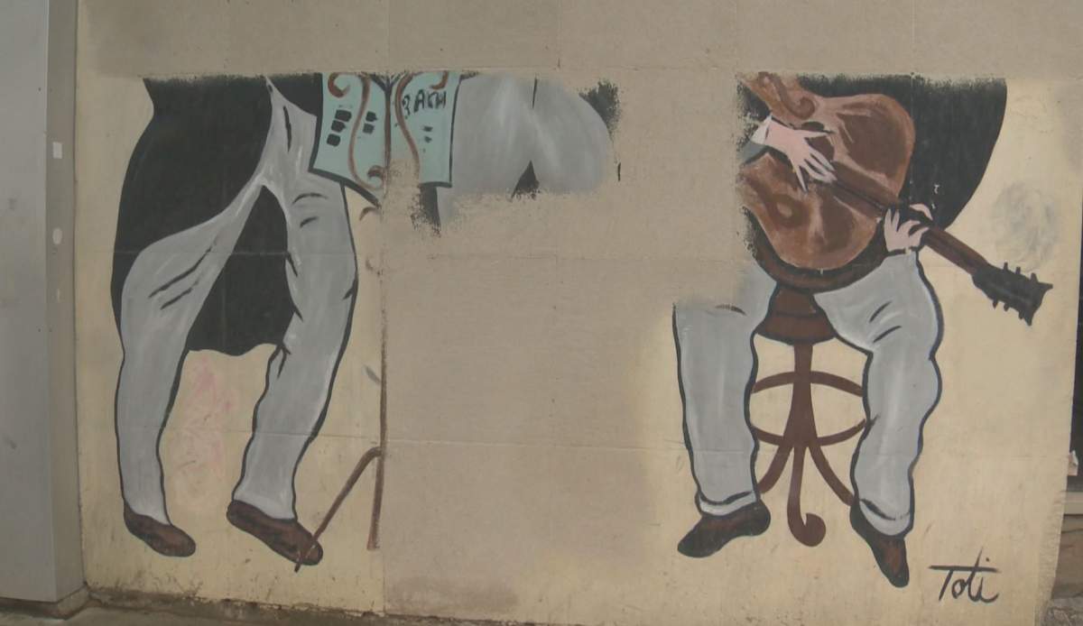 The mural was painted by Edmonton artist Toti and featured three musicians.
