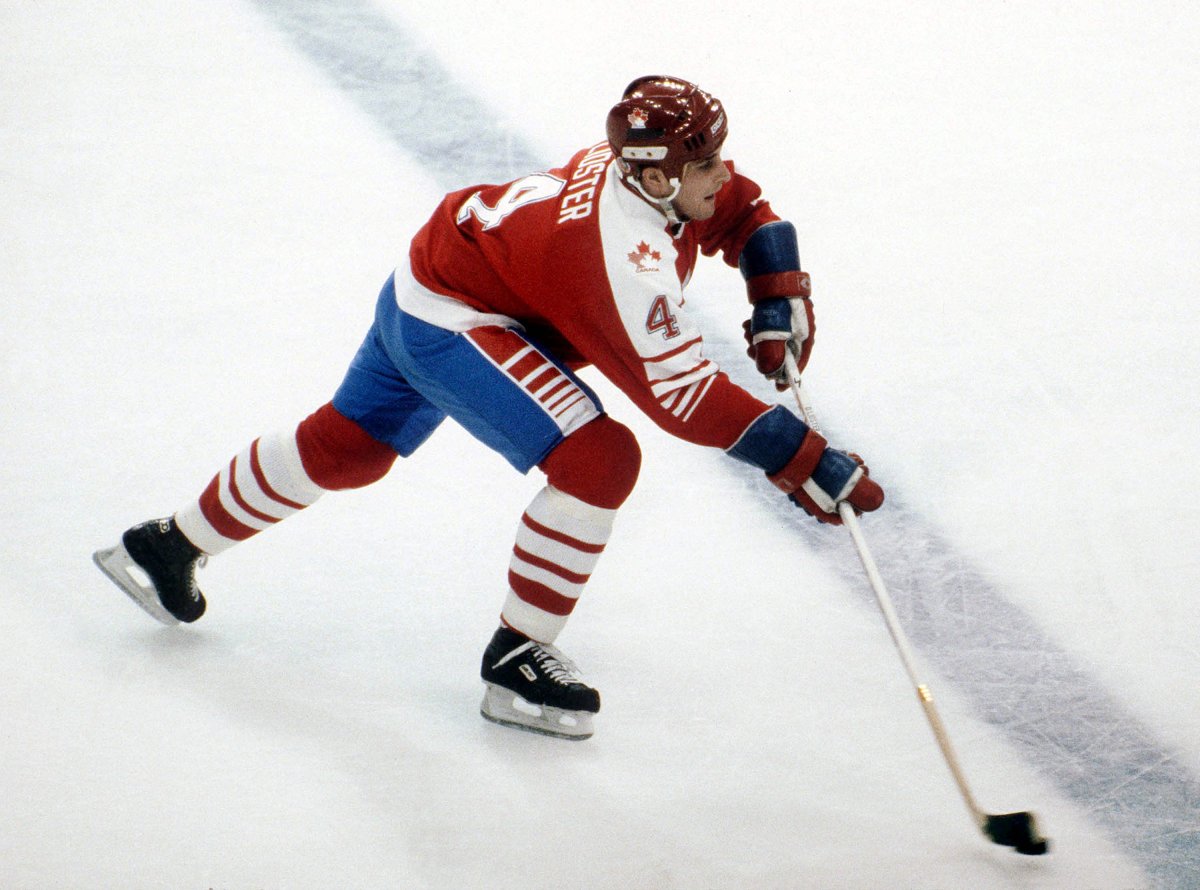 Canada's Doug Lidster competes in hockey action at the 1984 Winter Olympics in Sarajevo. (CP PHOTO/ COC/O. Bierwagon ) Doug Lidster du Canada participe au hockey aux Jeux olympiques d'hiver de Sarajevo de 1984. (Photo PC/AOC).