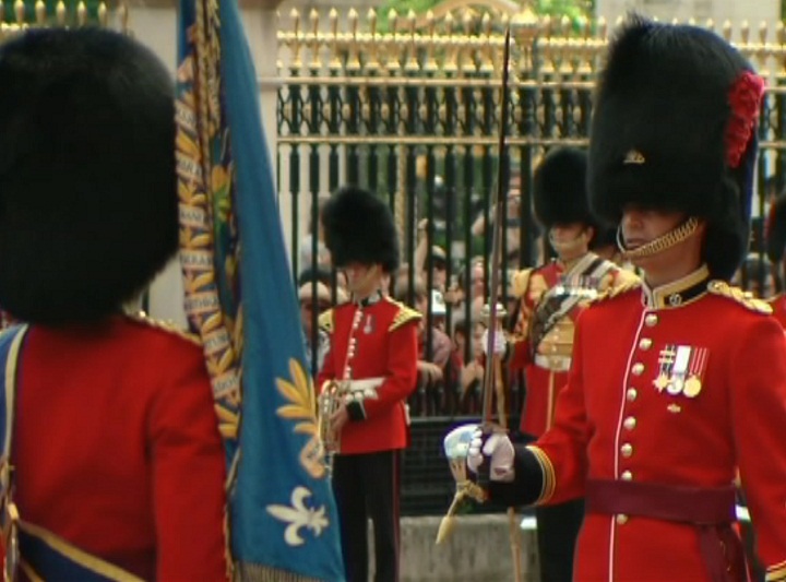 Canadian Van Doos Royal Guards stand guard at Buckingham Palace in London, England on July 14, 2014.