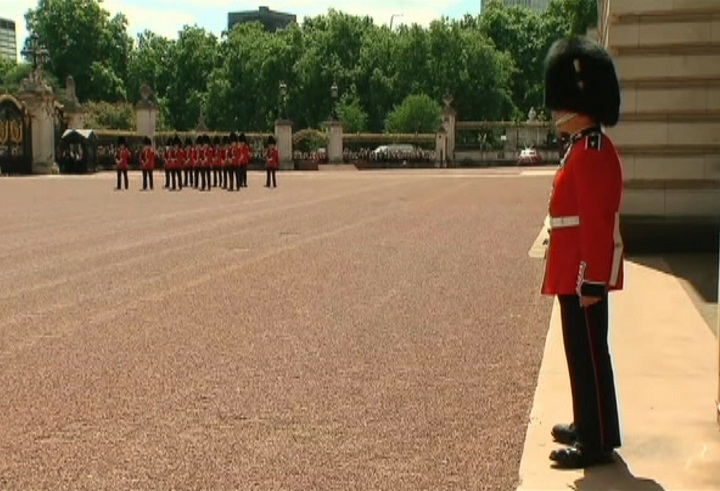 Canadian Van Doos Royal Guards stand guard at Buckingham Palace in London, England on July 14, 2014.