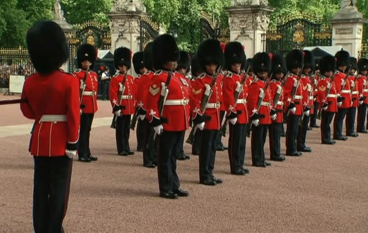 Canadian Van Doos Royal Guards stand guard at Buckingham Palace in London, England on July 14, 2014.
