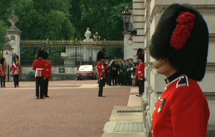 Canadian Van Doos Royal Guards stand guard at Buckingham Palace in London, England on July 14, 2014.