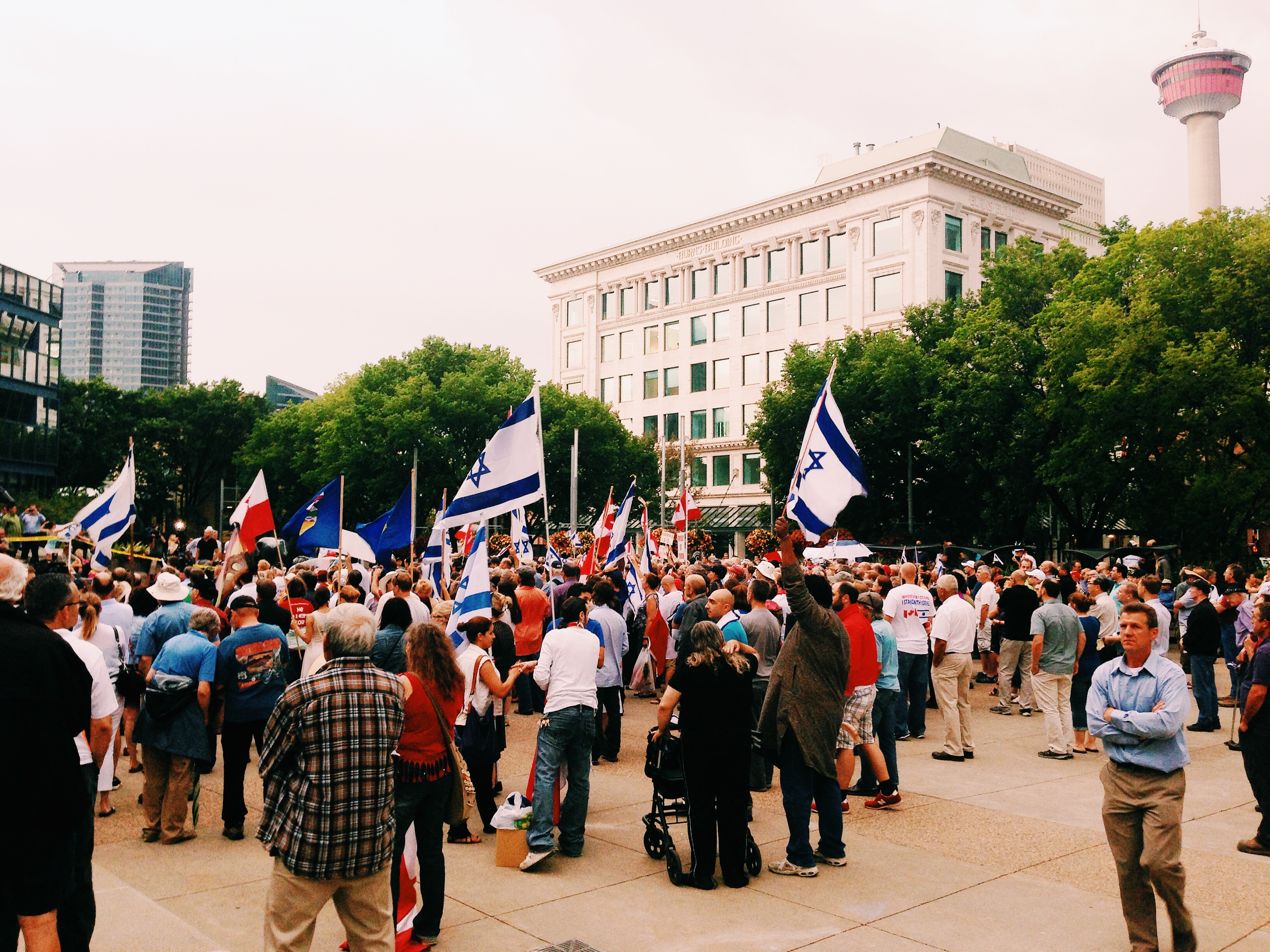 Hundreds of Israel supporters rally in Calgary over Gaza conflict ...