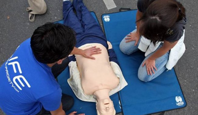пр.н.е. правителство обмисля да направи обучението по CPR задължително в гимназиите
