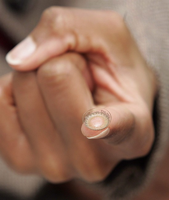 Keep contact lenses clean eye doctors