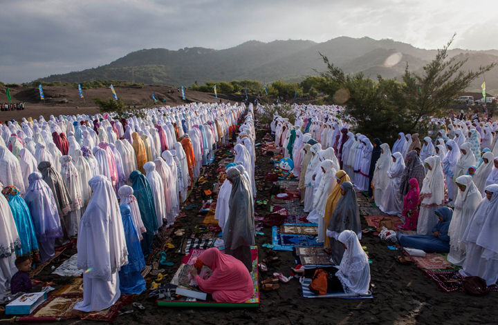 Indonesian muslims perform Eid Al-Fitr prayer on 'sea of sands' at Parangkusumo beach on July 28, 2014 in Yogyakarta, Indonesia.