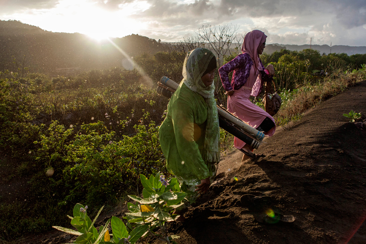 Indonesian muslims women walk on ‘sea of sands’ as they prepare for Eid Al-Fitr prayer at Parangkusumo beach on July 28, 2014 in Yogyakarta, Indonesia.