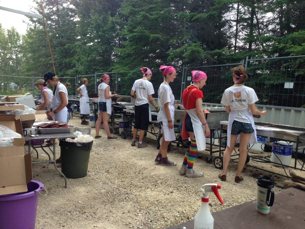 Thousands of volunteers help at Folk Festival