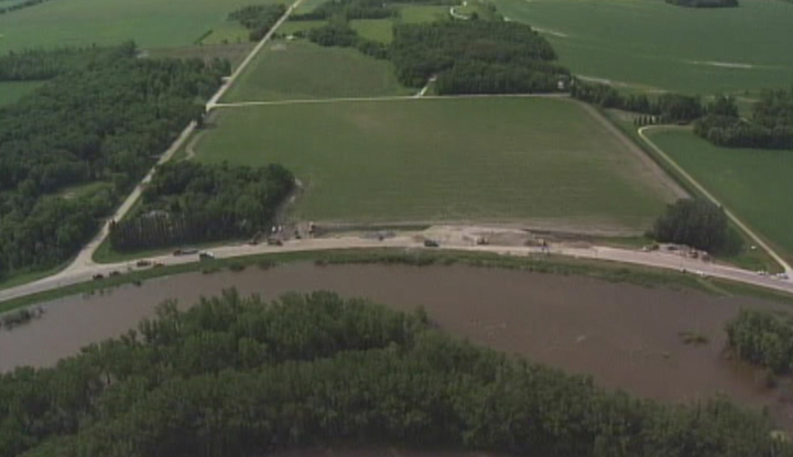 Farm groups say Manitoba, Saskatchewan and neighbouring U-S states need to work together on a long-term solution to flooding.