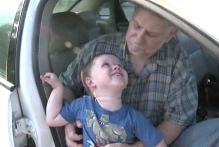 A  Tennessee  toddler is being called a hero after the child came to the rescue of an elderly man who got himself locked inside a hot car.